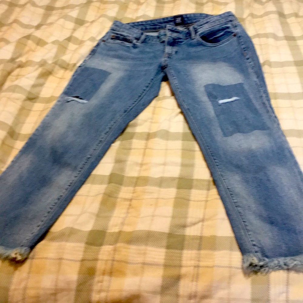 Gap Girlfriend distressed blue  jeans size 28 NWOT